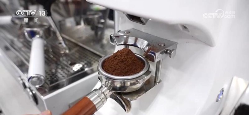如何让普通的水变成一杯香气四溢的咖啡？这不仅是一门技术，更是一种艺术。今天，我们就来一步步教你如何用咖啡豆泡出一杯美味的咖啡。